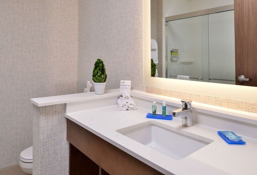 Номер Стандарт, Holiday Inn Express & Suites   Moundsville, An Ihg
