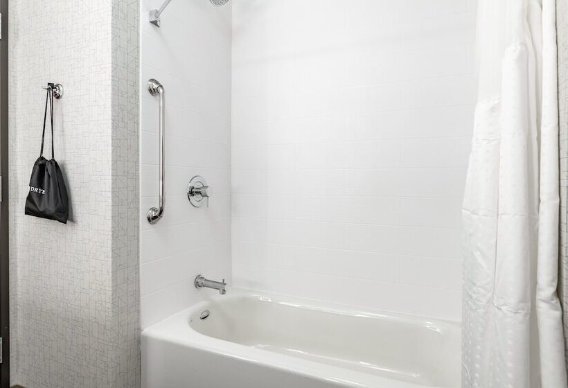 Люкс Адаптированный для Инвалидов, Holiday Inn Express & Suites   Moundsville, An Ihg