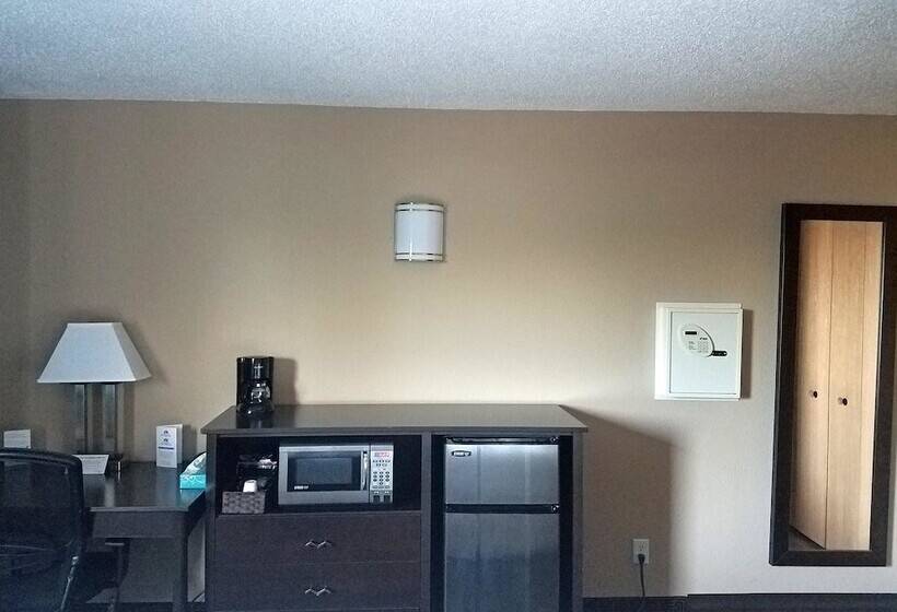 带2个双人床的标准工作室, Americas Best Value Inn And Suites Bismarck
