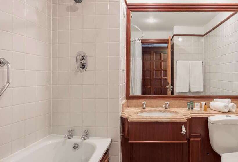 Семейный Номер, Hilton East Midlands Airport