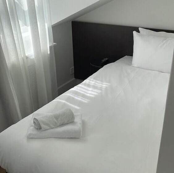 Quarto Estandar Individual, The London Pembury