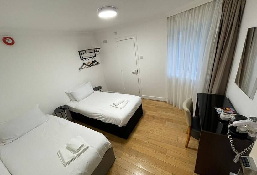 Quarto Triplo Estandar, The London Pembury