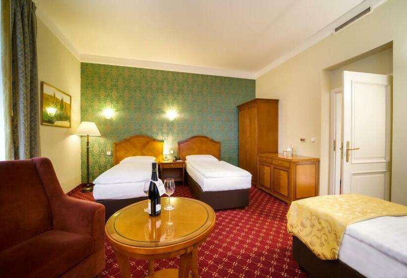 Quarto Triplo Estandar, St George   Czech Leading Hotels