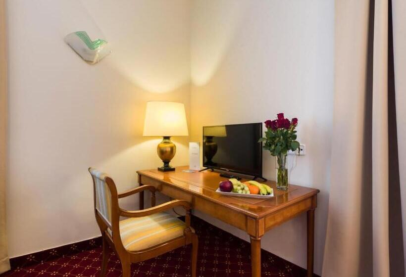 Quarto Quádruplo Estandar, St George   Czech Leading Hotels