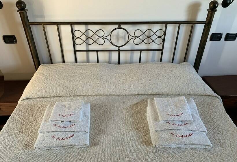 اتاق استاندارد سه نفره, Li Paduleddi Country Guest House