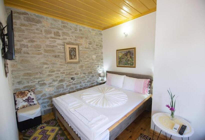 Трехместный Номер Стандарт Вид на Сад, The Mosaic House   Shtepia Me Mozaik