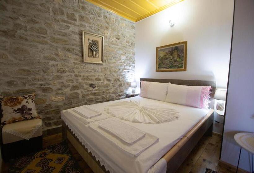 اتاق استاندارد سه تخته با چشم‌انداز باغ, The Mosaic House   Shtepia Me Mozaik