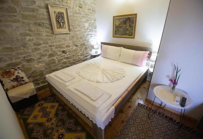 Трехместный Номер Стандарт Вид на Сад, The Mosaic House   Shtepia Me Mozaik