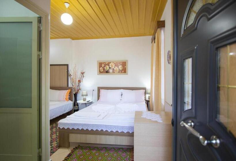 اتاق راحتی سه تخته, The Mosaic House   Shtepia Me Mozaik