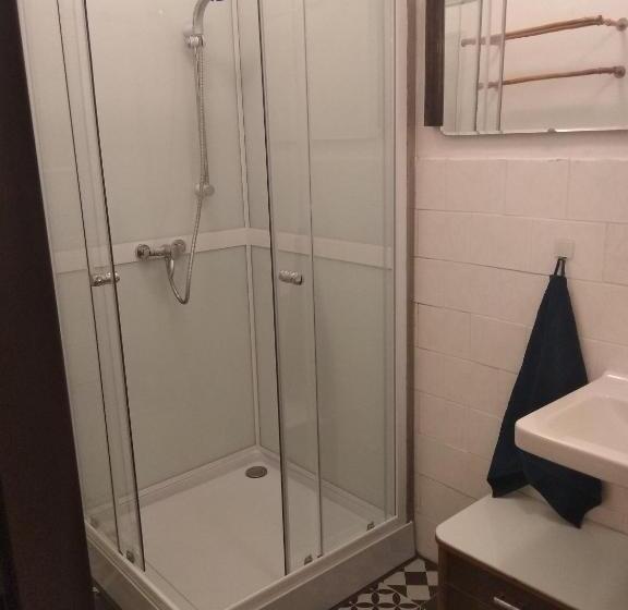 Кровать в Общей Комнате, Schrott Bed&beer