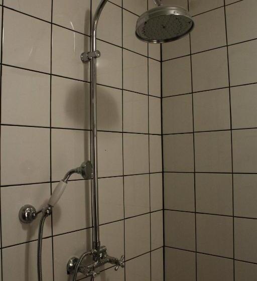 Кровать в Многоместном Номере с Общей Ванной, Schrott Bed&beer