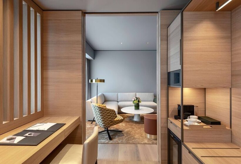 سوییت, Hyatt Regency Zurich Airport Circle
