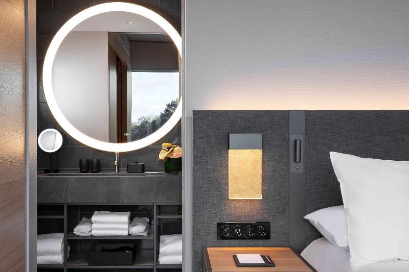اتاق کلاب, Hyatt Regency Zurich Airport Circle