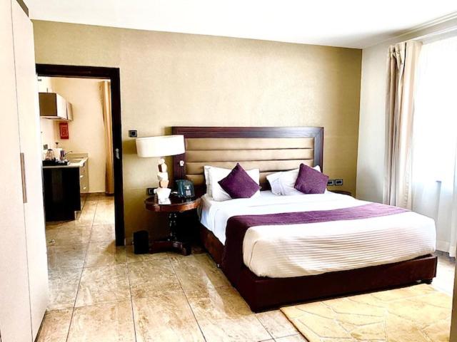 스위트 킹사이즈 침대, The Palms By Eagles Accra