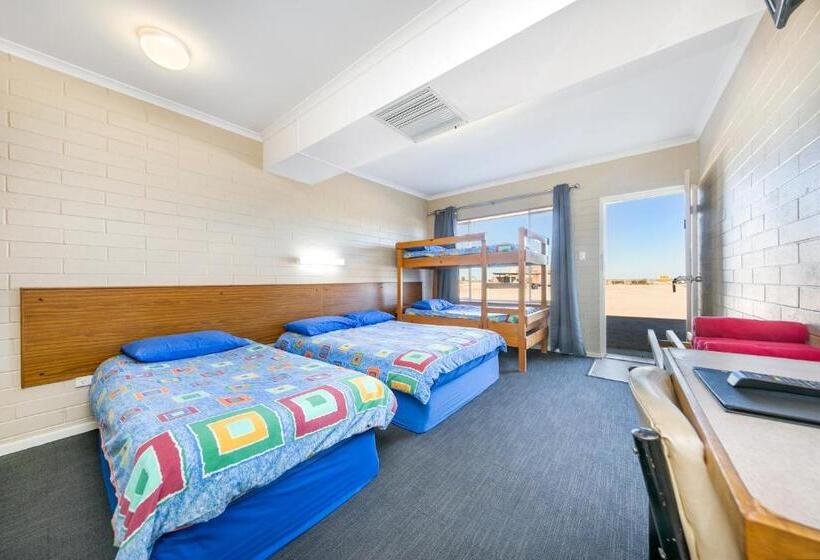 패밀리 룸, Nullarbor Roadhouse