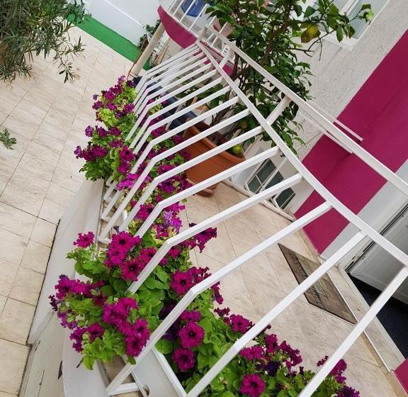 סוויטה משפחתית, Guesthouse Flora