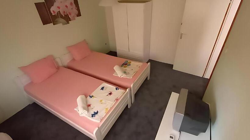 סוויטה משפחתית, Guesthouse Flora