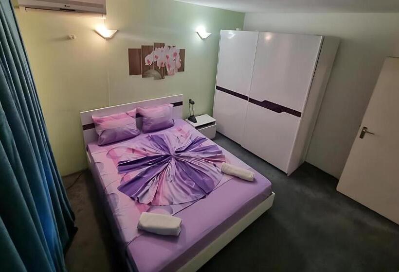 סוויטת ג'וניור, Guesthouse Flora