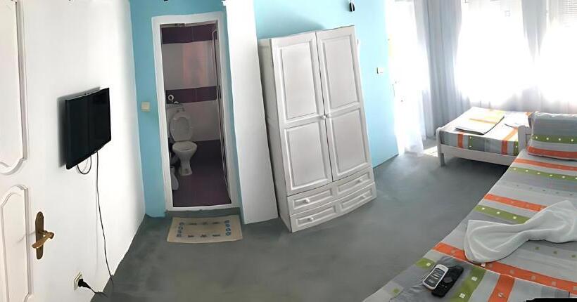 דירת חדר עם טרסה, Guesthouse Flora