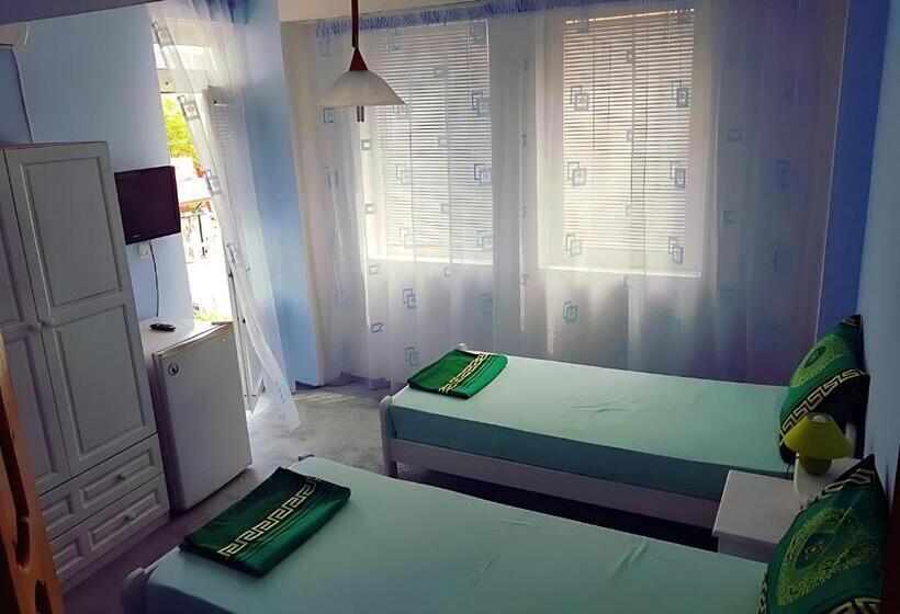 חדר סטנדרט עם טרסה, Guesthouse Flora