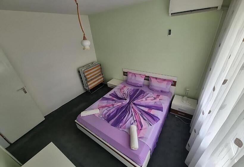 סוויטה משפחתית, Guesthouse Flora