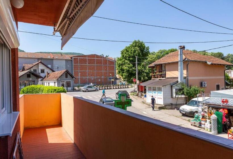 سوئیت 2 خوابه, Smeštaj Luka
