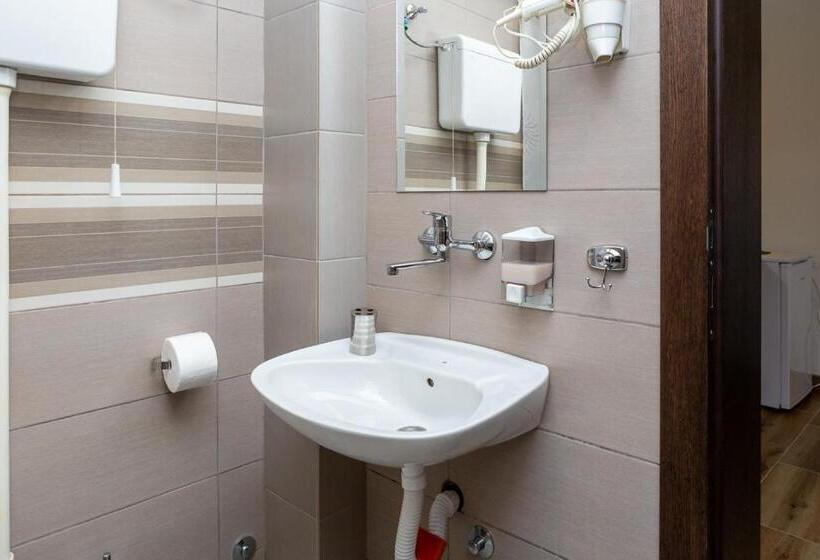 سوئیت 2 خوابه, Smeštaj Luka