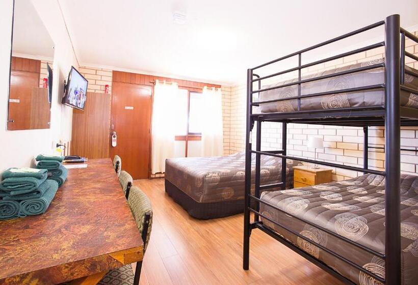 Семейный Номер, Augusta Budget Motel