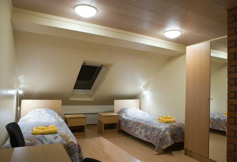 اتاق استاندارد با سرویس بهداشتی مشترک, Posti Hostel