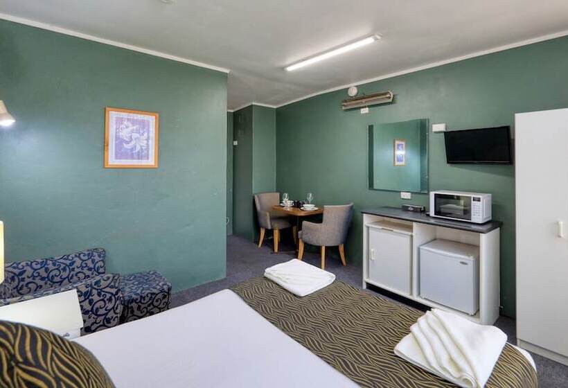 디럭스 룸, Silver Oaks Motel