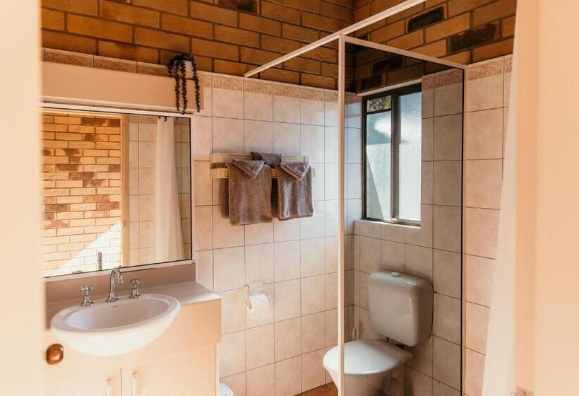 غرفة عائلية, Abacus Motel