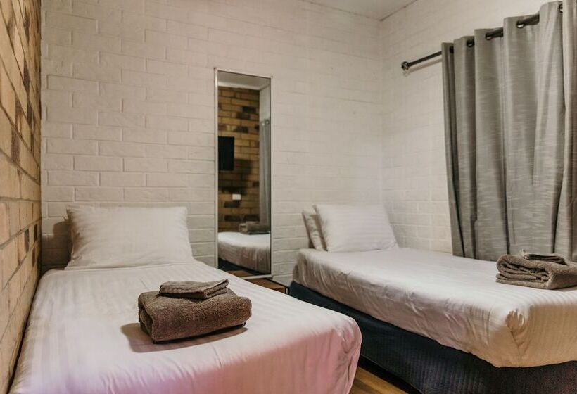 جناح غرفتين نوم, Abacus Motel