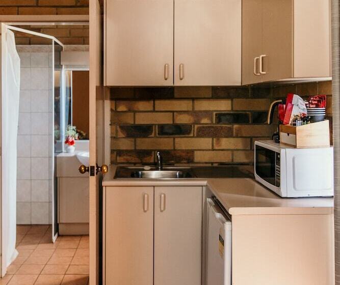 جناح غرفتين نوم, Abacus Motel