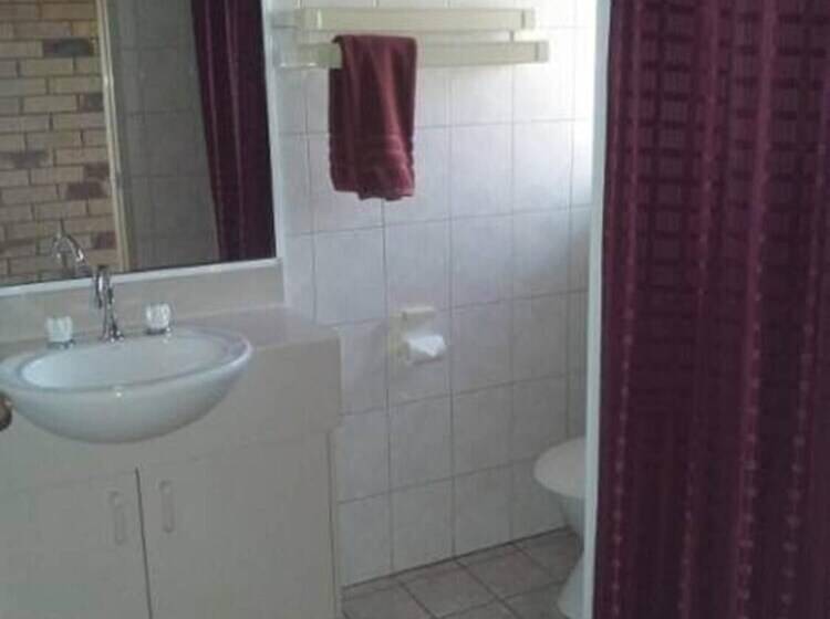 جناح غرفتين نوم, Abacus Motel