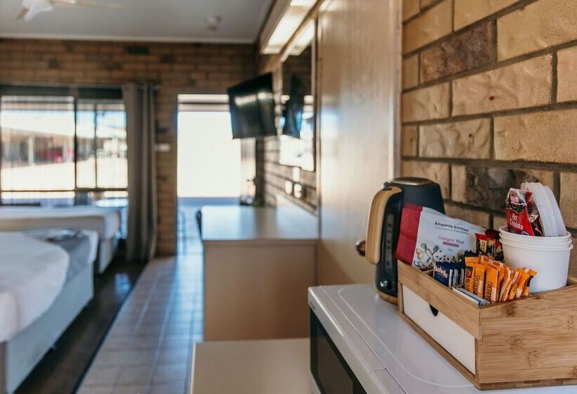 غرفة عائلية, Abacus Motel