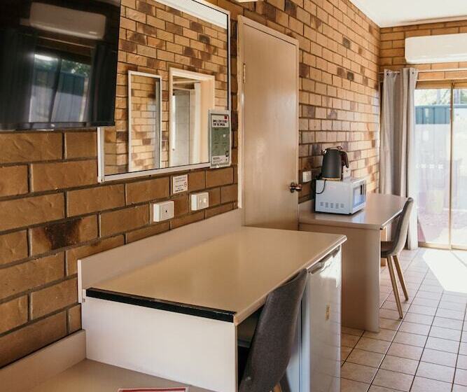 패밀리 룸, Abacus Motel
