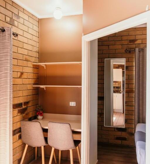 جناح غرفتين نوم, Abacus Motel