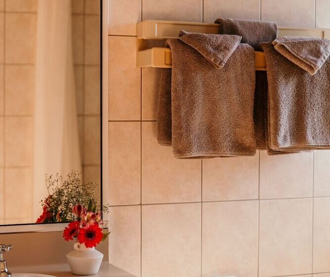 غرفة عائلية, Abacus Motel