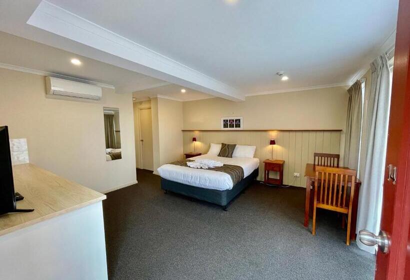 스위트, Heritage House Motel & Units