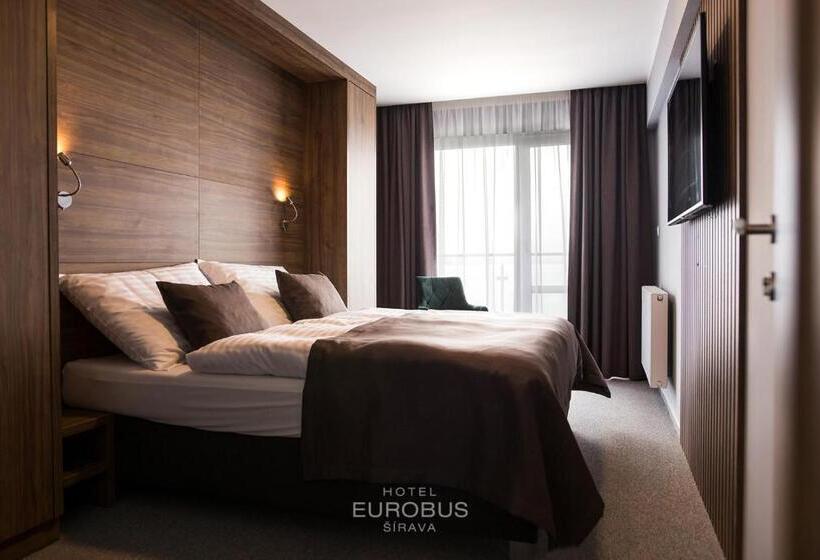 1 Bedroom Apartment Lake View, Eurobus