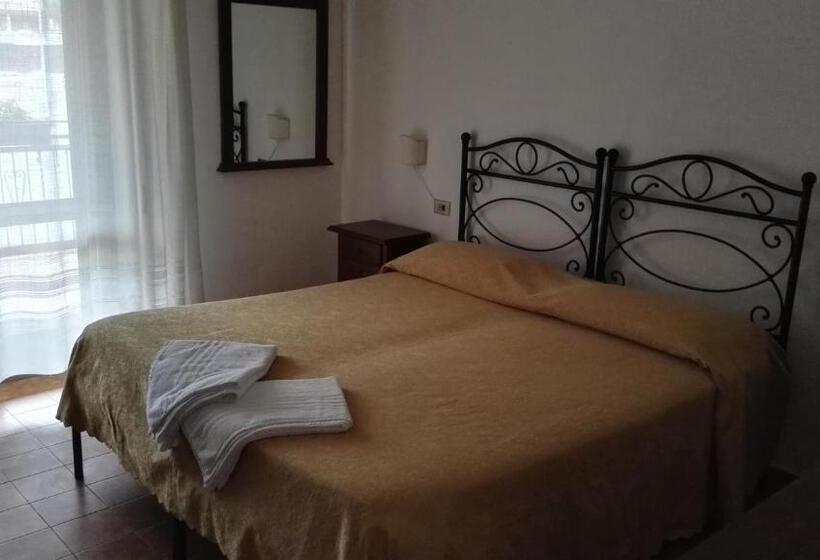 غرفة قياسية مزوَّدة بتراس, La Mimosa