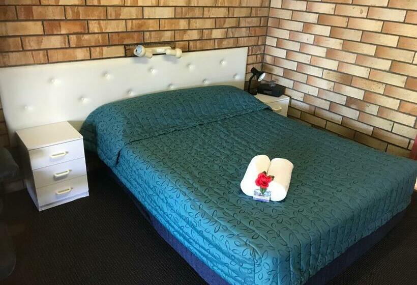 Номер Стандарт, Miles Outback Motel