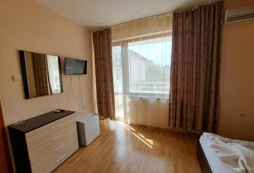 Номер Стандарт с Балконом, Guest House Lazur