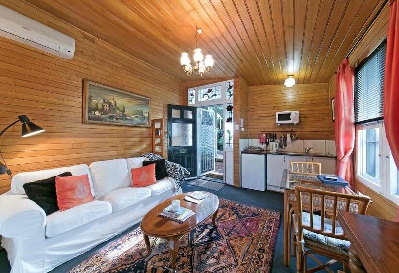 Студия Стандарт, Hillside Country Retreat