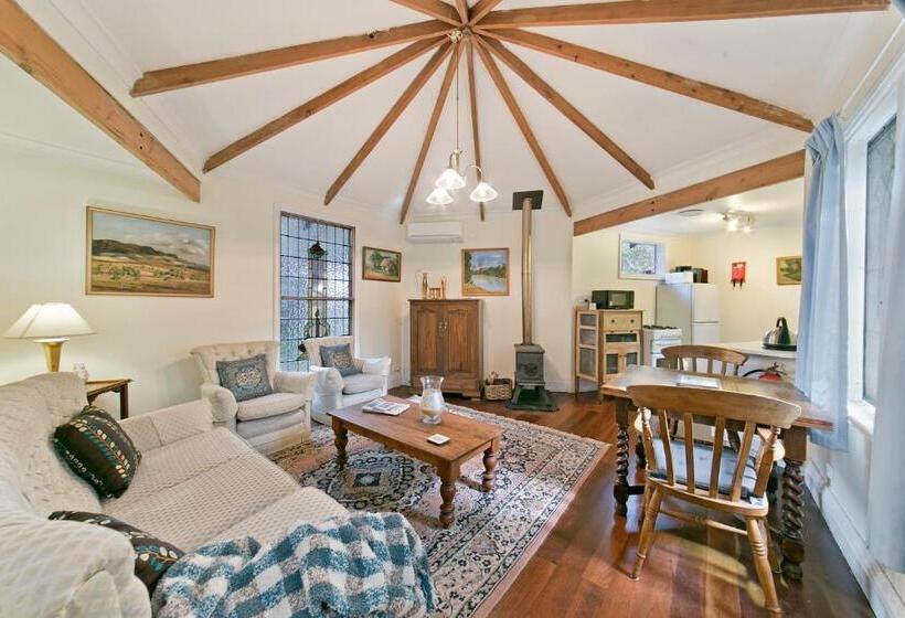 샬레, Hillside Country Retreat