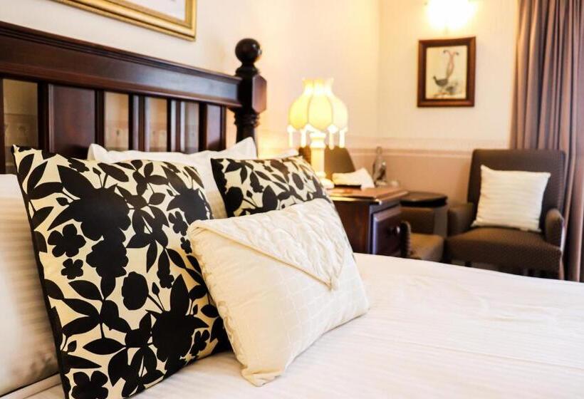 Номер Стандарт с Балконом, Plumes Boutique Bed & Breakfast