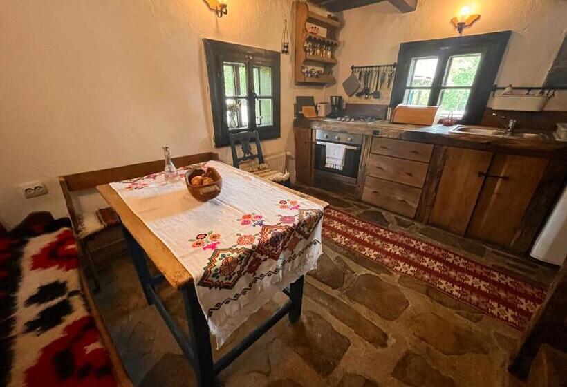 Дом 1 Спальня, The Village Pension