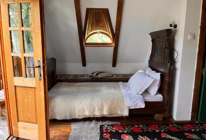 Дом 1 Спальня, The Village Pension