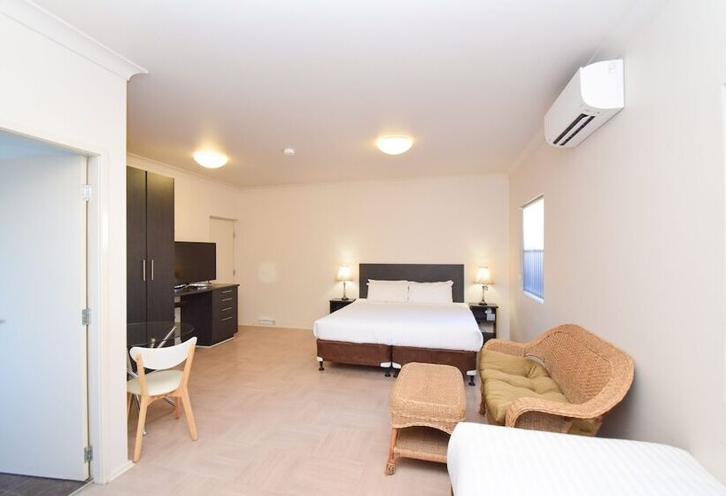 스탠다드 룸 킹사이즈 침대, Station Hotel Motel Kurri