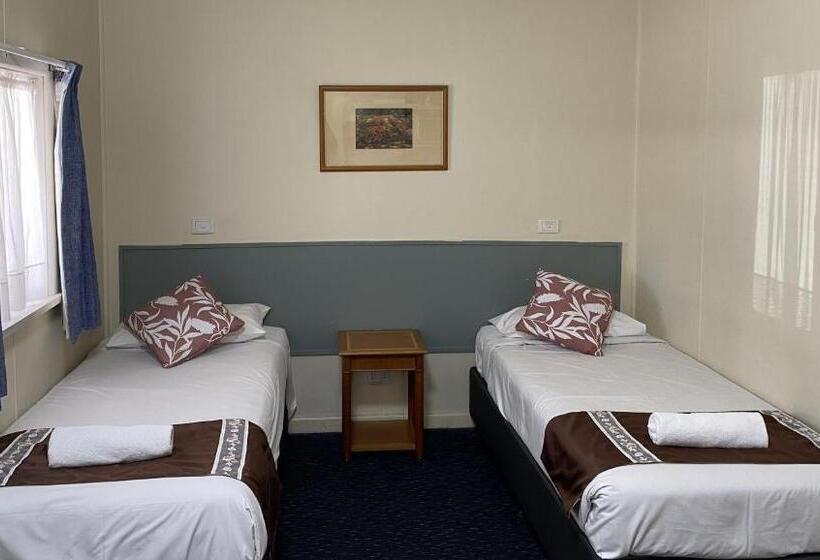 غرفة عائلية, Echuca Motel